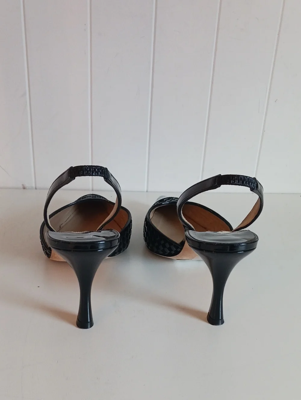 MANOLO BLAHNIK BLK WOVEN/ PATENT SLING BACKS SHOES.